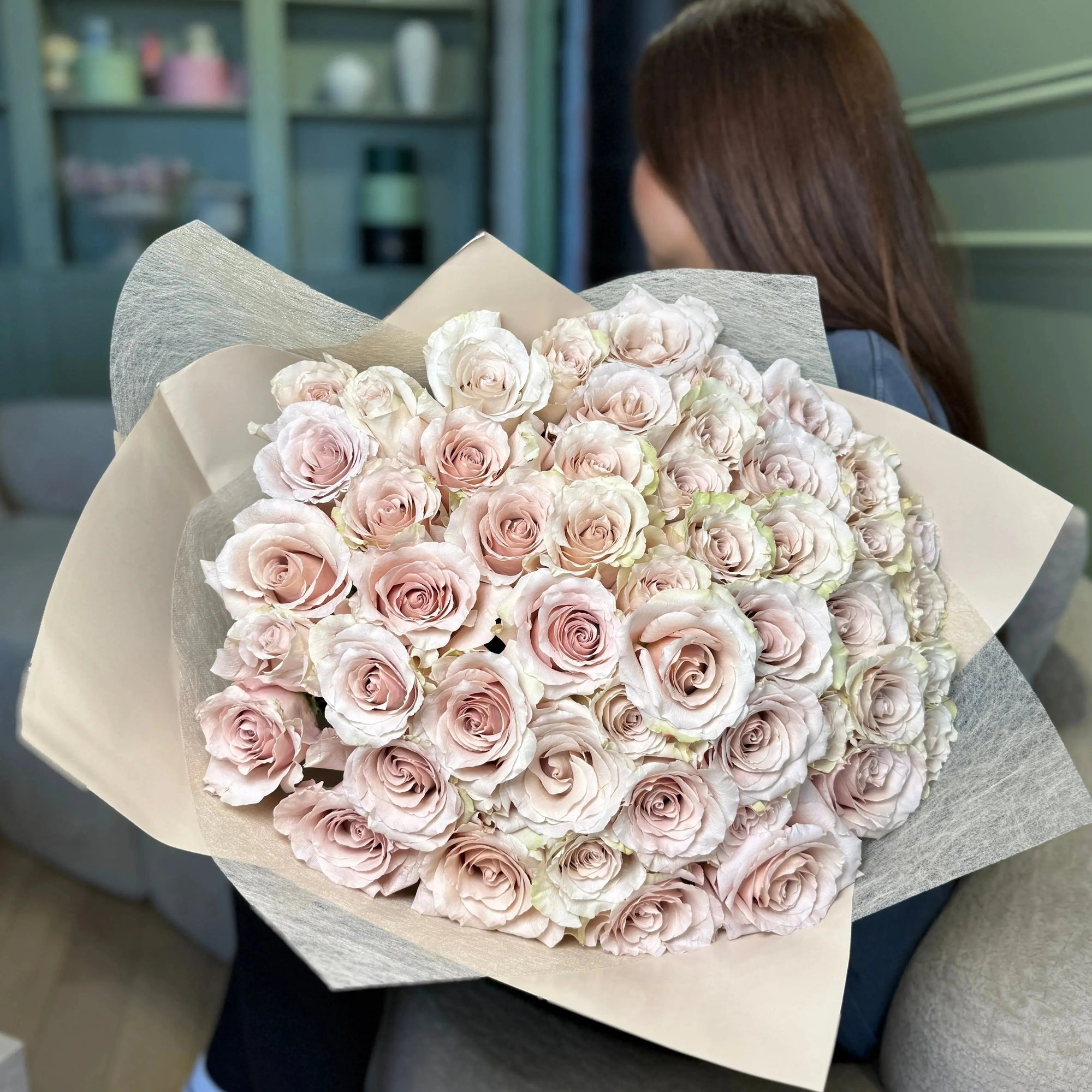 Champagne Elegance Bouquet (Nationwide Delivery)