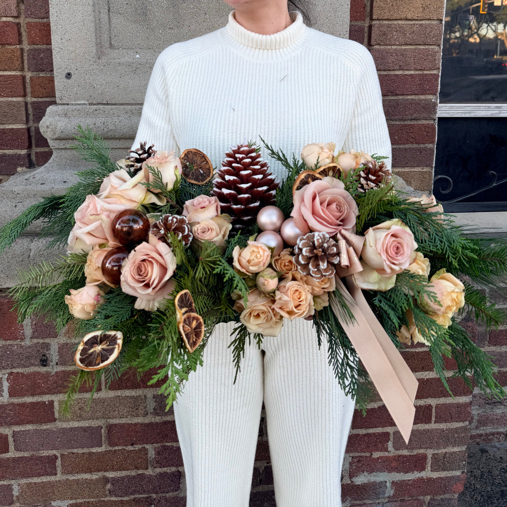 The Golden Noel Centerpiece