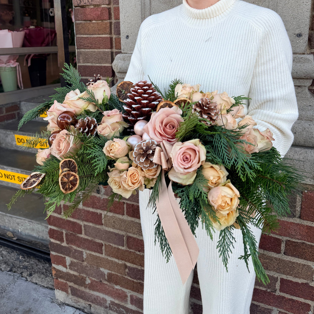 The Golden Noel Centerpiece