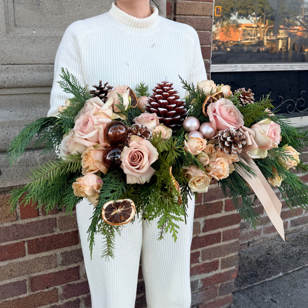 The Golden Noel Centerpiece